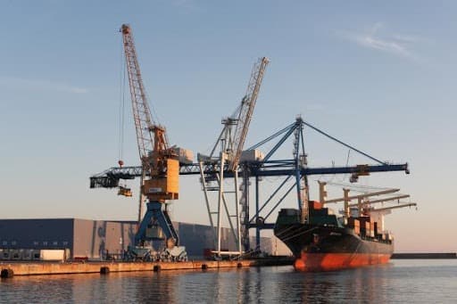 Ports and cranes